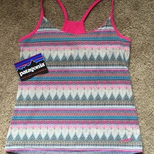 Patagonia women’s hotline workout top